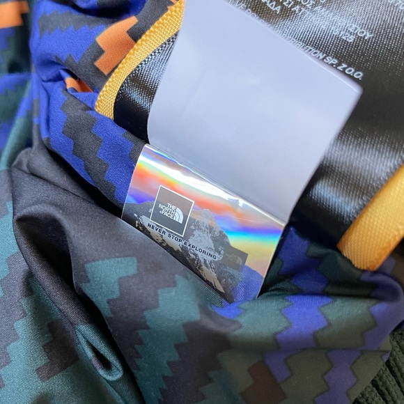 The North Face Men’s McMurdo Bomber Jacket In Ponderosa Green - Picture 9 of 9